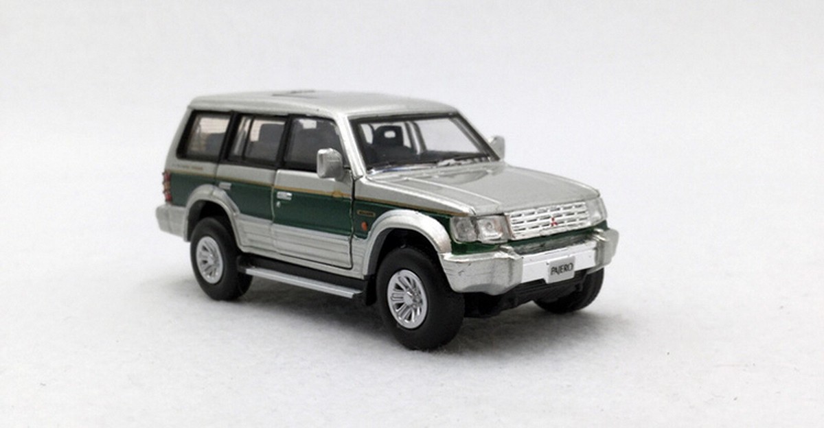 BMC 1/64 Scale Mitsubishi Pajero Super Exceed Silver/Green