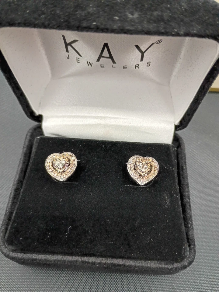 Aretes de diamantes en forma de corazón de plata esterlina KAY Jewelers Bonus Anne Klein Foto 3 de 4