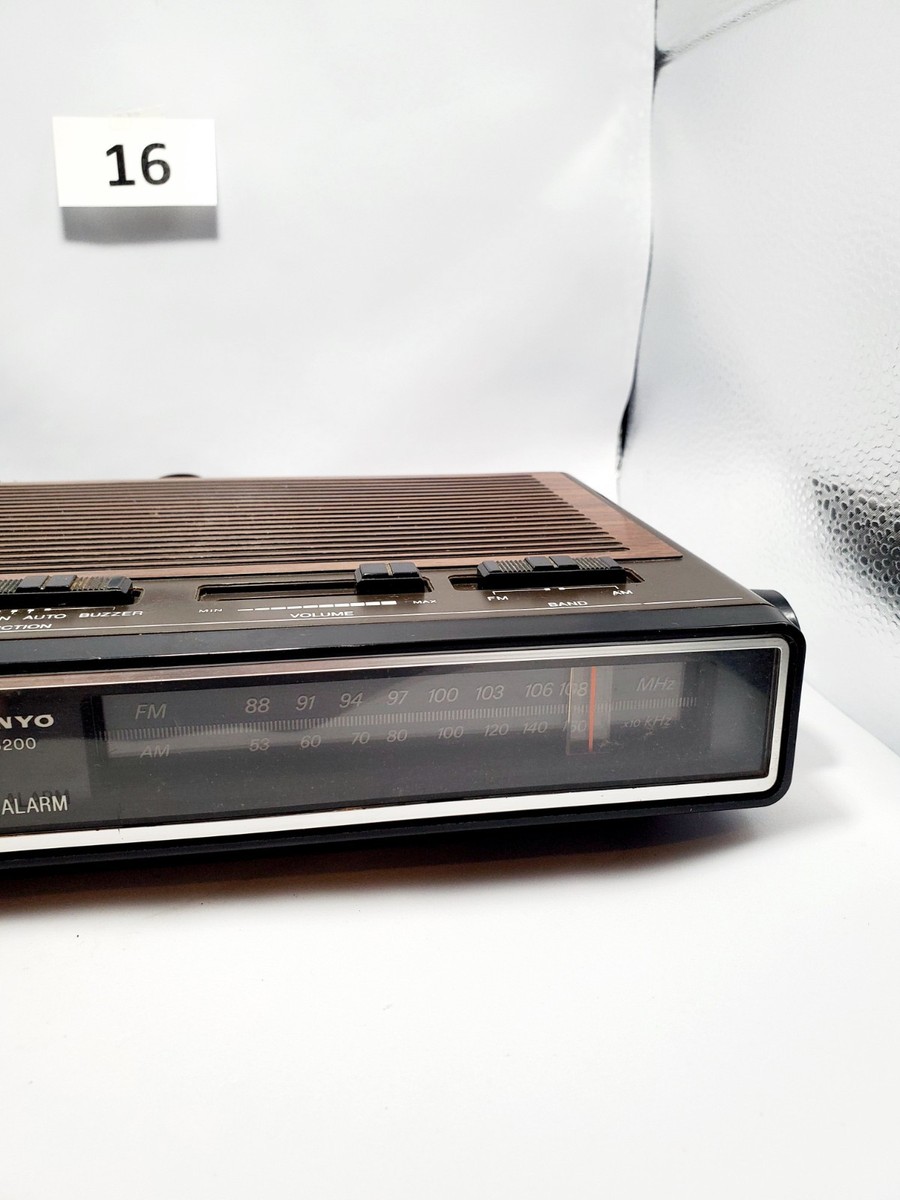 Sanyo RM6200 Vtg 1984 Dual Alarm Red LED Digital Clock Radio