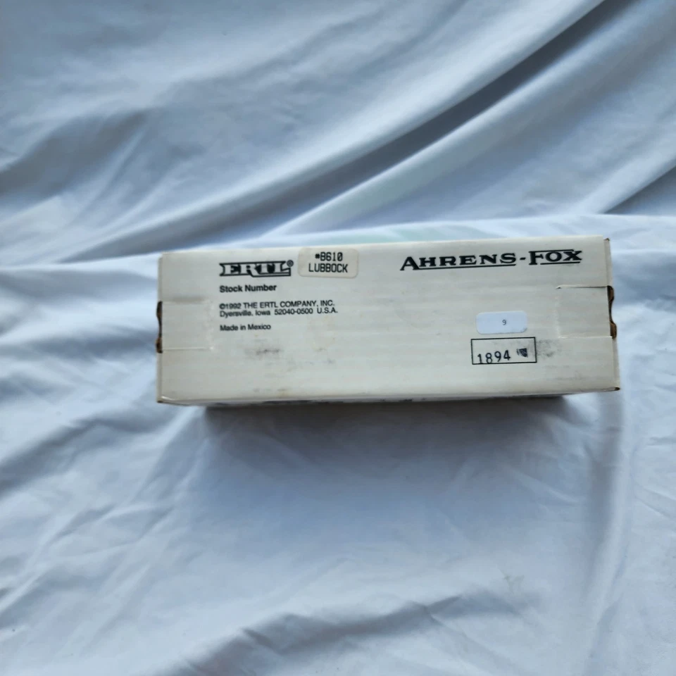 ERTL 1937 AHRENS-FOX CAMIÓN DE BOMBEROS BANCO DE MONEDAS ESCALA 1/30 FUNDIDO A PRESIÓN 1992 VINTAGE Foto 4 de 4