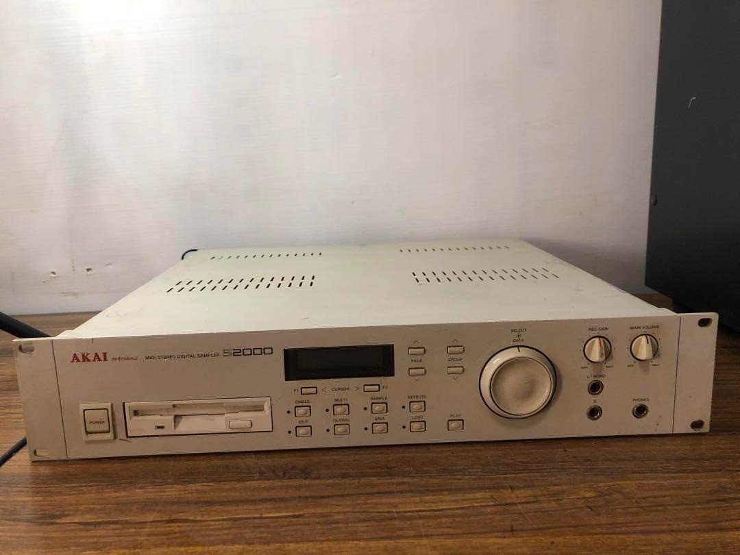 AKAI S２０００ サンプラー AKAI professional S2000 MIDI STEREO DIGITAL SAMPLER Musical