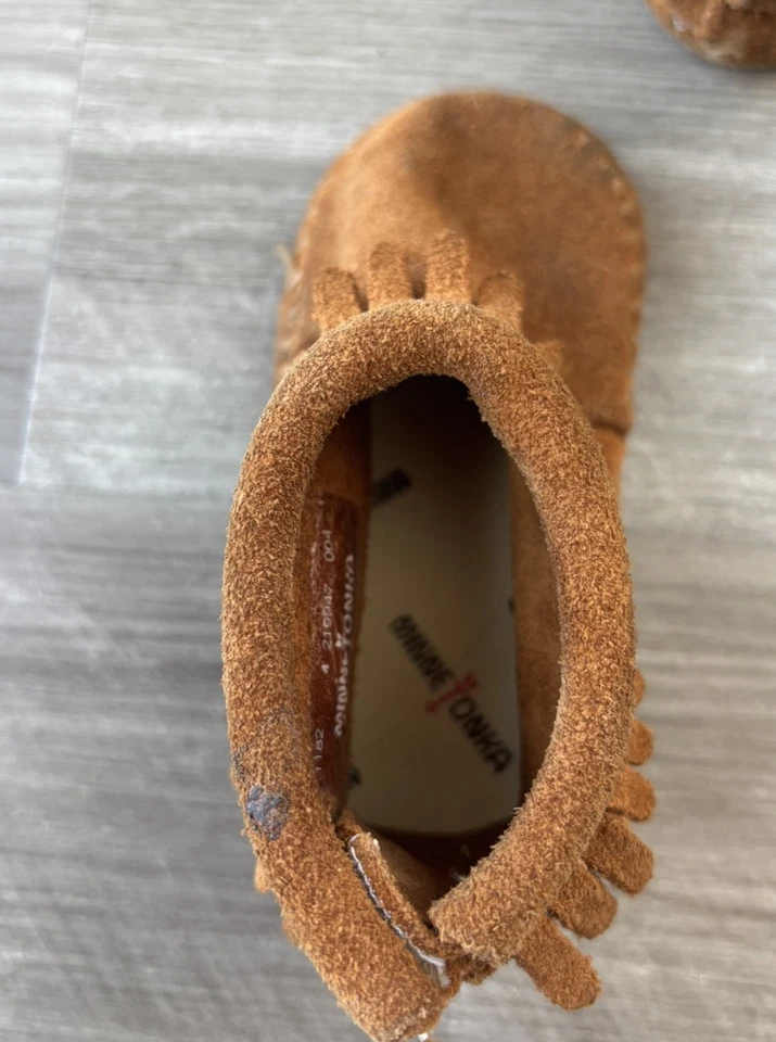 Minnetonka Moccasins Infant Booties Size 4 Suede Fringe Brown Hook And Loop - Image 3 of 4