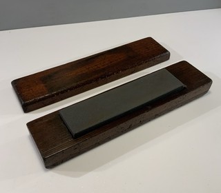 VINTAGE COMBINATION OILSTONE IN BEECH BOX FOR SHARPENING HONING TOOLS