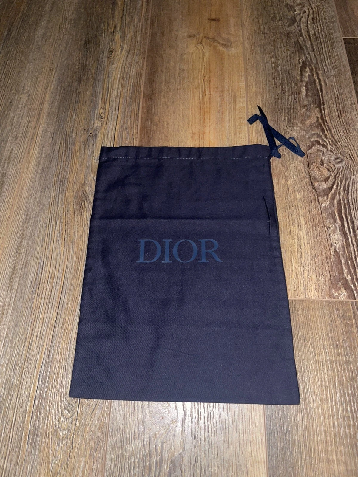 Baskets / chaussures Dior sac poussière comme neuf jamais utilisé 