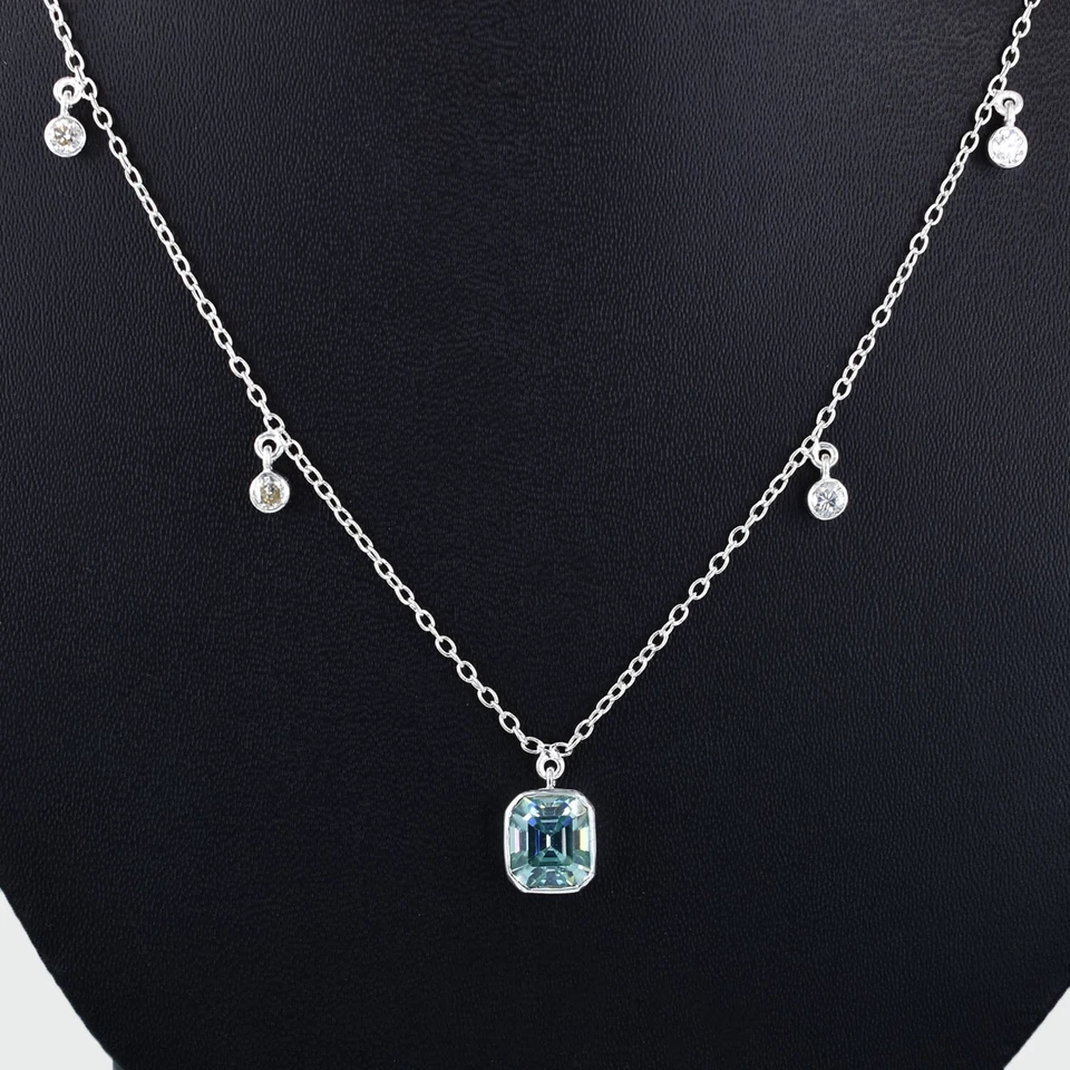 Collar solitario de diamantes blancos y azules de 3 quilates. Tachuelas de diamantes GRATIS Foto 4 de 4