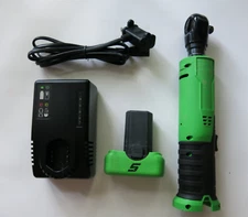 Snap-On CTR861 Green  3/8"  14.4v  Cordless Ratchet Battery & Charger Set Nice