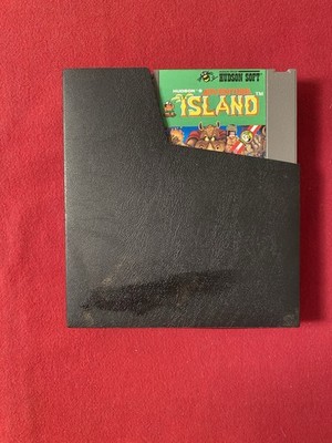 Hudson's Adventure Island Nintendo Entertainment System NES w/Dust Sleeve TESTED