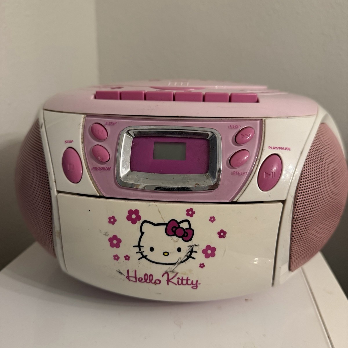 Hello Kitty KT2028A Pink/White Boombox CD Player Cassette AM/FM