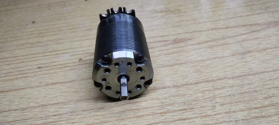 LRP Dynamic 8 2200 kV Motor for 1/8th E buggy/truggy - Image 3 of 3