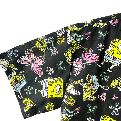 Blusa Médica Grande Nickelodeon Bob Esponja Atrapa Mariposas Negra Mariposa con Corbata - Imagen 2 de 9