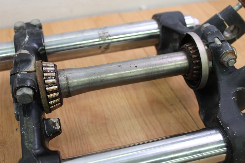 1977 Yamaha IT250 передние вилки с зажимами - Изображение 4 из 4