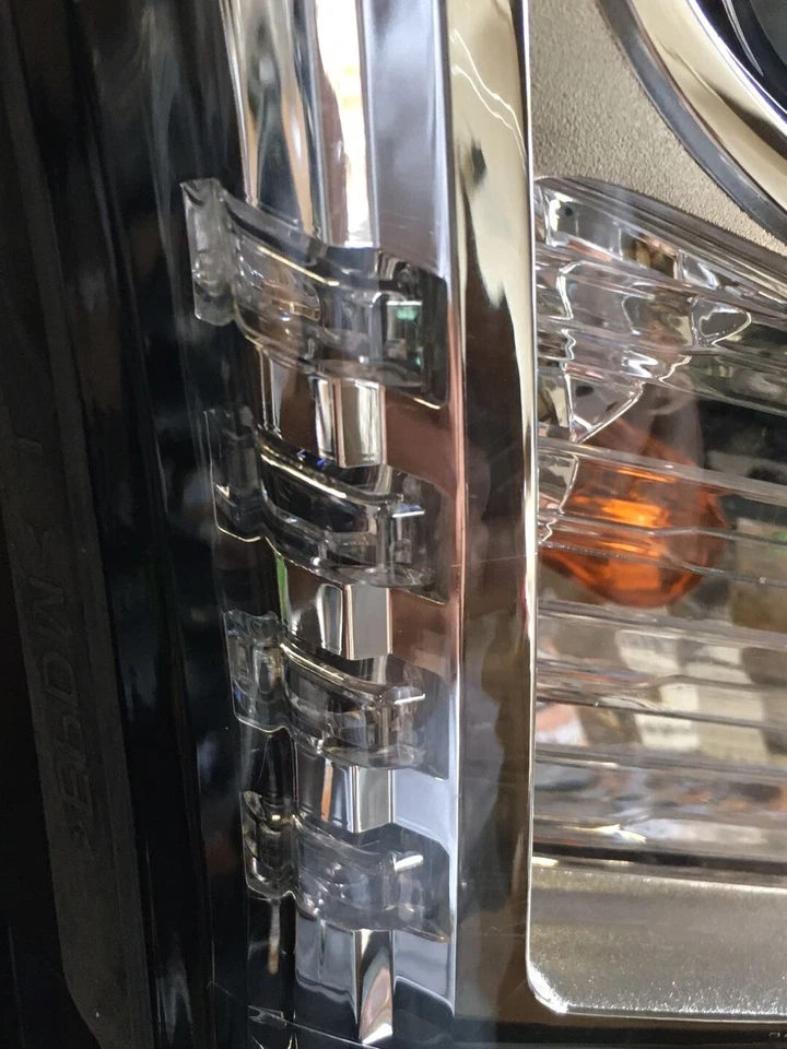 Faro Proyector Halógeno Derecha Pasger Side Fit Cadillac 2013-2019 ATS 23236366 Foto 3 de 4