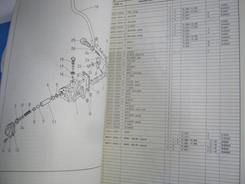 Kubota TRACTOR B6000 B6000E 1977 Illustrated Parts List Manual OEM FACTORY - Picture 3 of 3