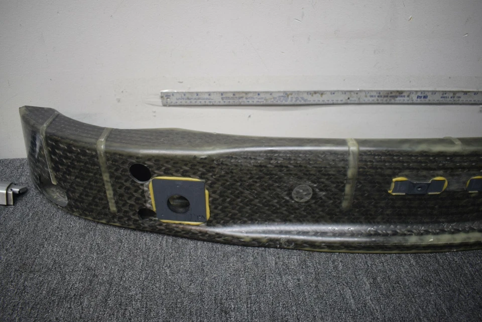 Barra de refuerzo trasera BMW M6 2006-2010 fibra de carbono OEM de fábrica Foto 2 de 4