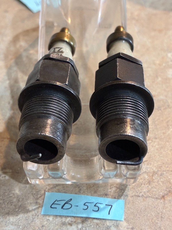2 VINTAGE RENTZ 775" SPARK PLUGS
