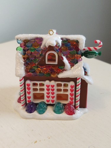 Hallmark Keepsake 2006 Sweet Shop Noelville Special Lighting Effect Ornament - Picture 2 of 13