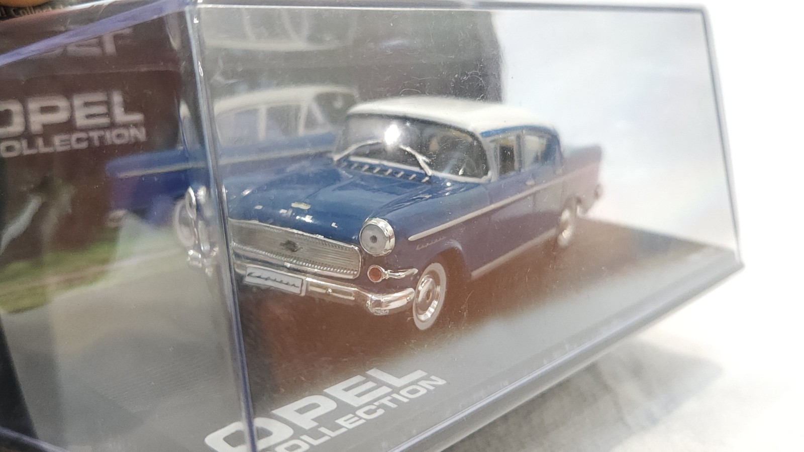 Opel Kapitän P1 1958 miniature IXO 1/43 pour décoration vintage de bureau