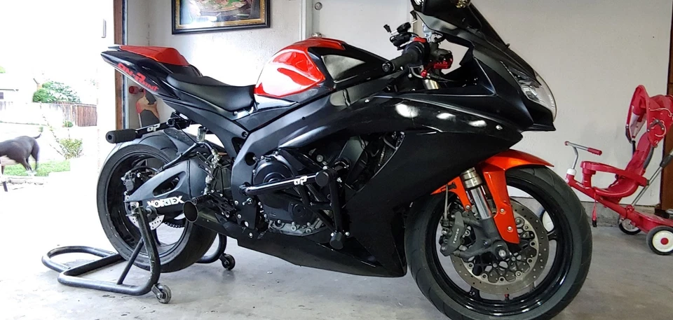 Suzuki GSXR 600/750 2006-2010 ajustable Subjaula con clavijas de acrobacias sólidas - en punta Foto 3 de 4