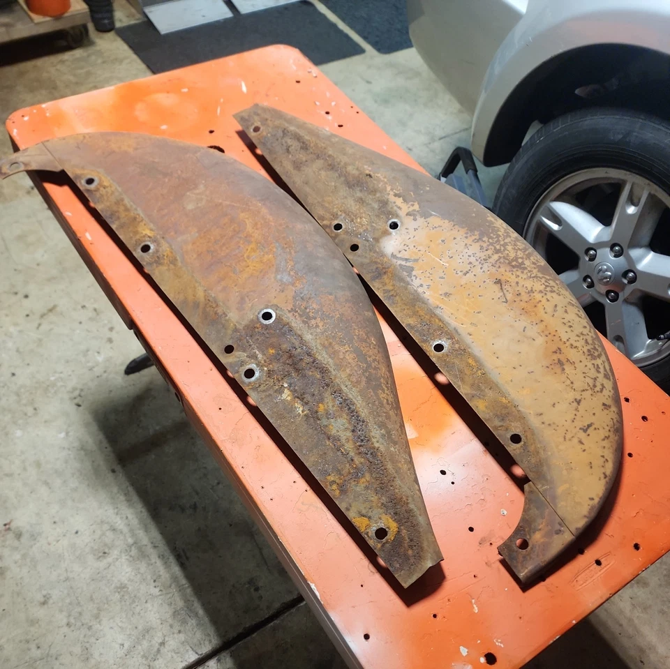 Allis Chalmers B/C Tractor Fenders Set Of 2 Straight Solid Original A.C Fenders - Image 3 of 4