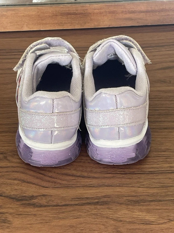 Zapato sin cordones Frozen de la colección Disney para niñas pequeñas talla 7 iluminado Foto 4 de 4