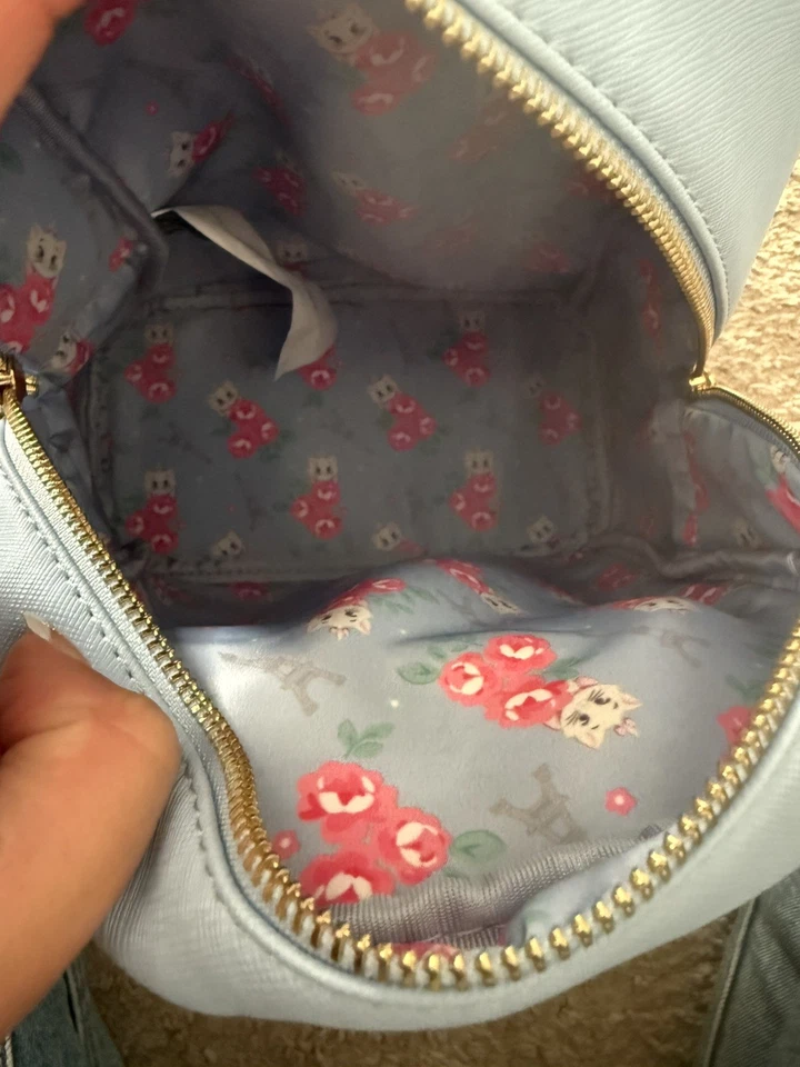 Mochila Marie Loungefly azul claro disney-buen estado; usada un par de veces Foto 3 de 4