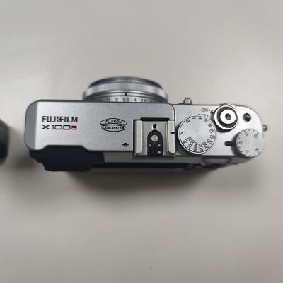 Fujifilm X100S 16.3MP Digital Camera with Charger & Battery Silver