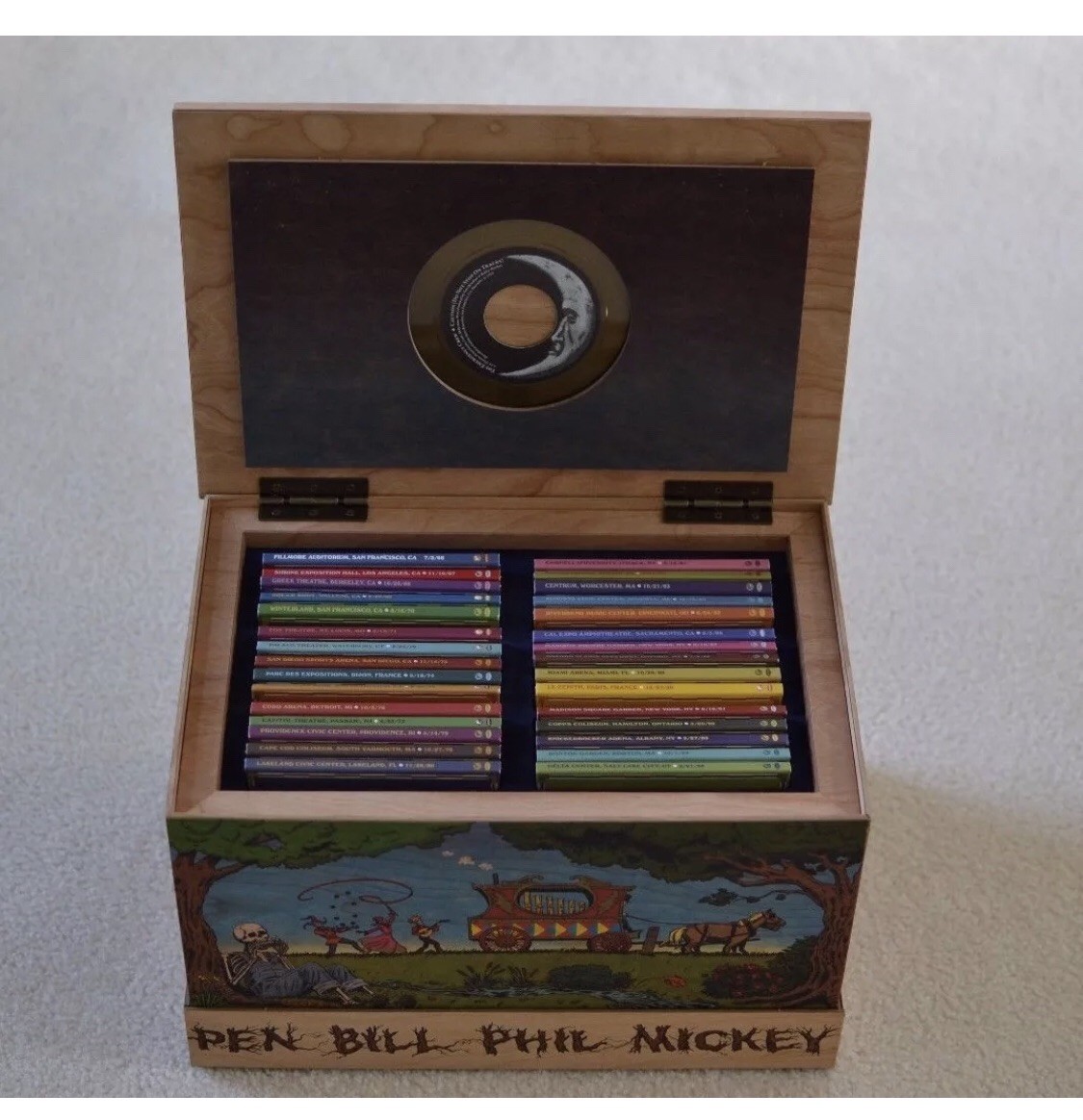 4CD！GRATEFUL DEAD/ 30 TRIPS AROUND 〜 Amazon.com: 30 Trips Around the Sun: The Definitive Live