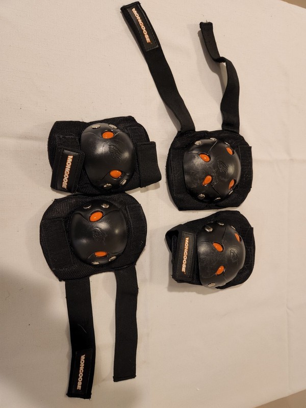 Set 4 Pads Mongoose Kneepads And Elbow Pads ~ Youth Size Black & Orange