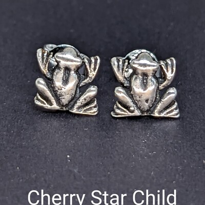 Adorable tiny frog Solid sterling 925 silver stud earrings