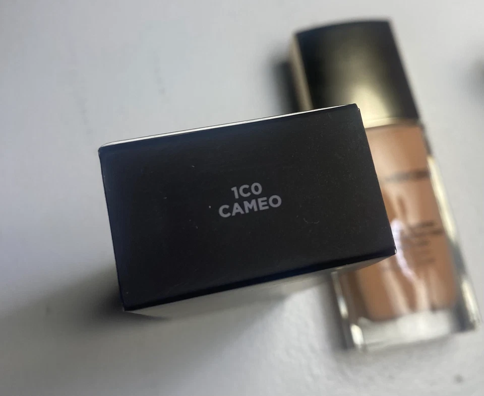 Laura Mercier Flawless Lumière Radiance Perfecting Foundation Cameo 30ml 1oz - Image 4 of 4