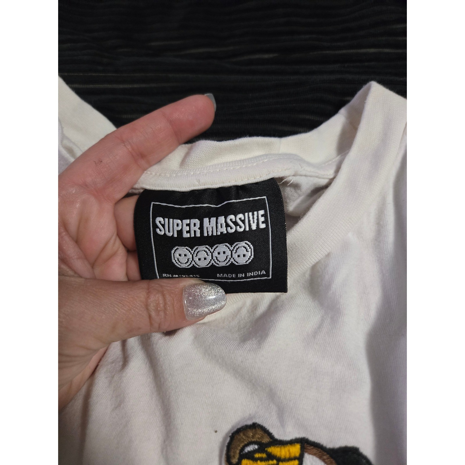 Super Massive Graphic Tee Bear Skull Patch Logo S… - image 4