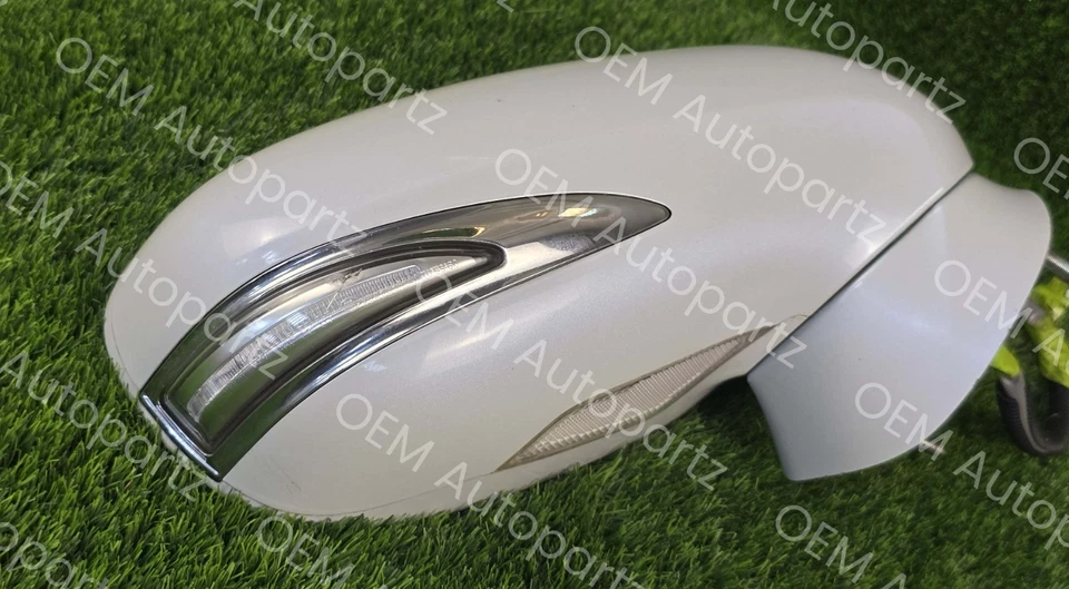 Par de espejos retrovisores laterales Lexus IS250 IS350 2007-2013 11 cables con luces LED usados OEM Foto 3 de 4