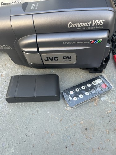 JVC VHC Camcorder Compact GR-AXM710 W/ Bag - Picture 2 of 16