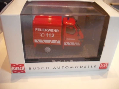 Busch 60055 Piaggio Ape 50 Feuerwehr in Vitrine mit OVP 1:43 - Bild 1 von 3