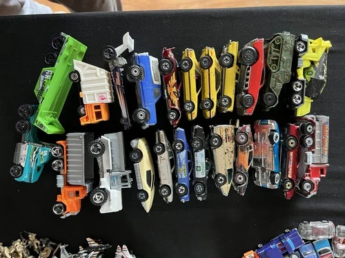 VINTAGE 70s  HOT WHEELS  CAR & Truck LOT 22 Total