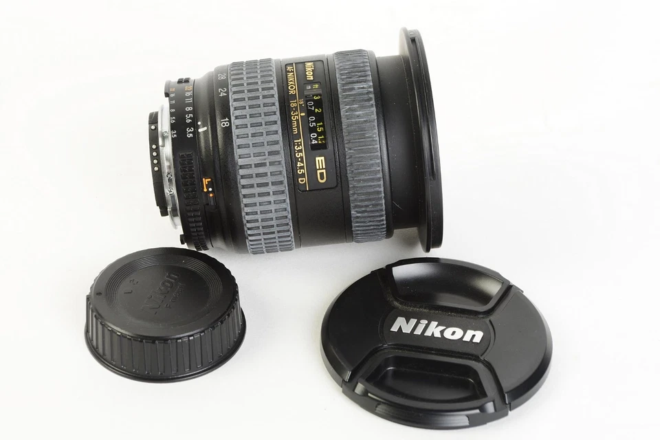 Objetivo zoom Nikon AF Nikkor 18-35 mm 1:3,5-4,5 D ED Foto 3 de 4