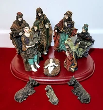 Vintage Christmas Nativity Manger Scene Resin 10 Pieces with one Wooden Base