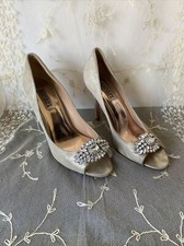 Badgley Mischka Gold Peep Toe 4  Jeweled Brooch Pumps 7-1/2M Leather Sole