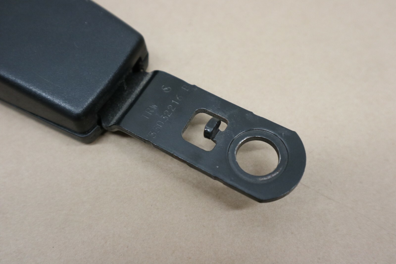 VW Touran 0306 Drivers Outer Seat Belt Latch Buckle (3rd Row) Part