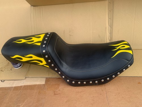 Sedile Mustang Harley-Davidson FXR fiamme gialle Squareback raro comfort step up - Foto 2 di 13