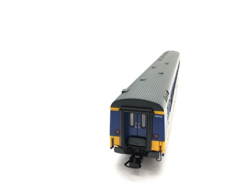 LS MODELS 44231 H0 Carrozza ICRmh di 1a Classe Apmz10 nella livrea Blu/giallo - Foto 3 di 6