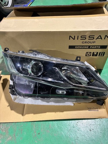 C27 Serena right headlamp