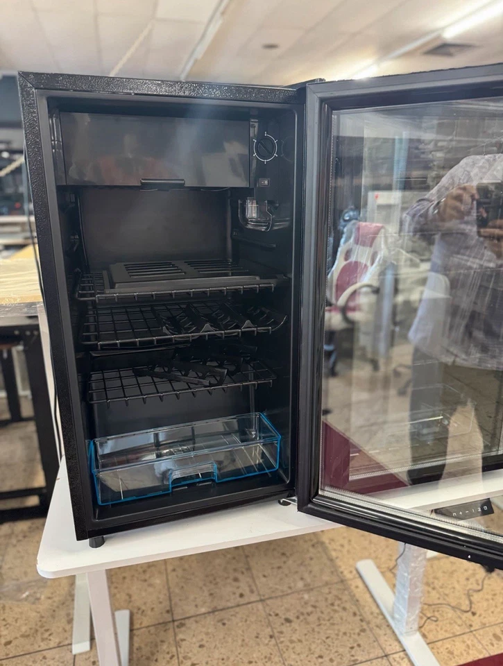 Mini Kühlschrank Getränkekühlschrank mit Glastür und Regalen 93L - Bild 4 von 4