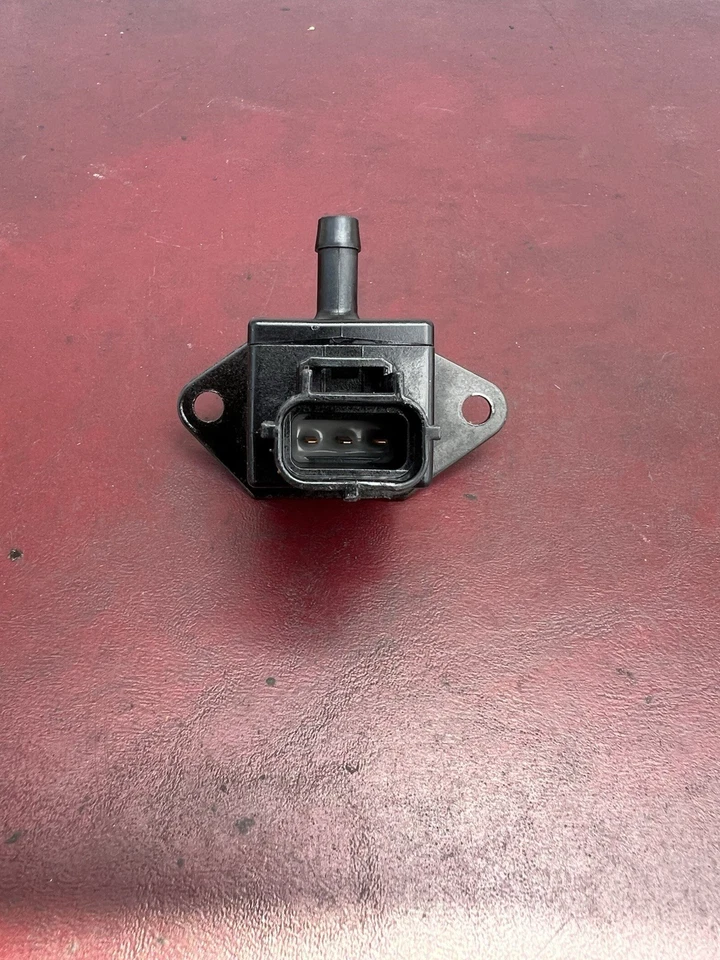 OEM Fuel Injection Pressure Sensor XW4F9F972BB  Ford, Lincoln, Mercury, Jaguar - Image 2 of 3