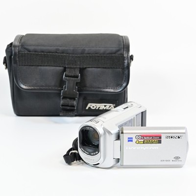 Sony Handycam DCR-SX30E Handheld High Definition Camcorder Silver - near MINT!