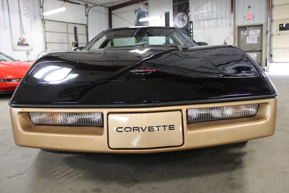 1984 Black/gold Chevrolet Corvette   | C4 Corvette Photo 9