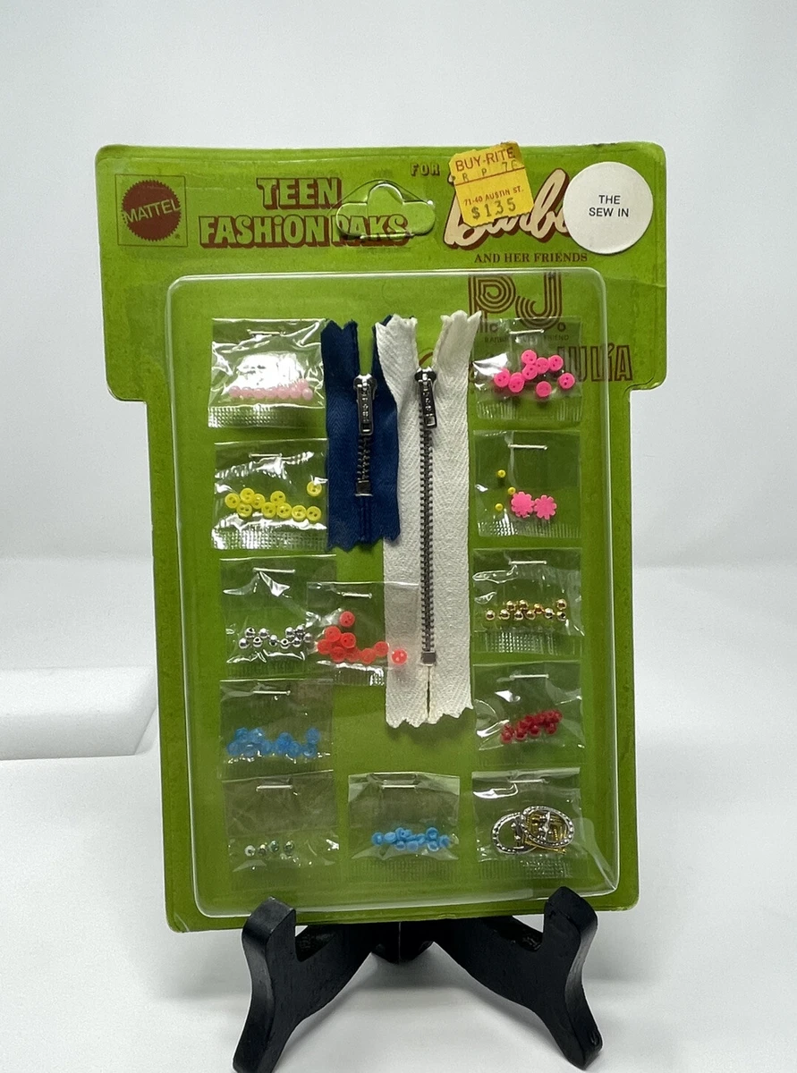 VINTAGE BARBIE PJ JULIA CHRISTIE TEEN FASHION PAK 1970 NRFC NRFP.