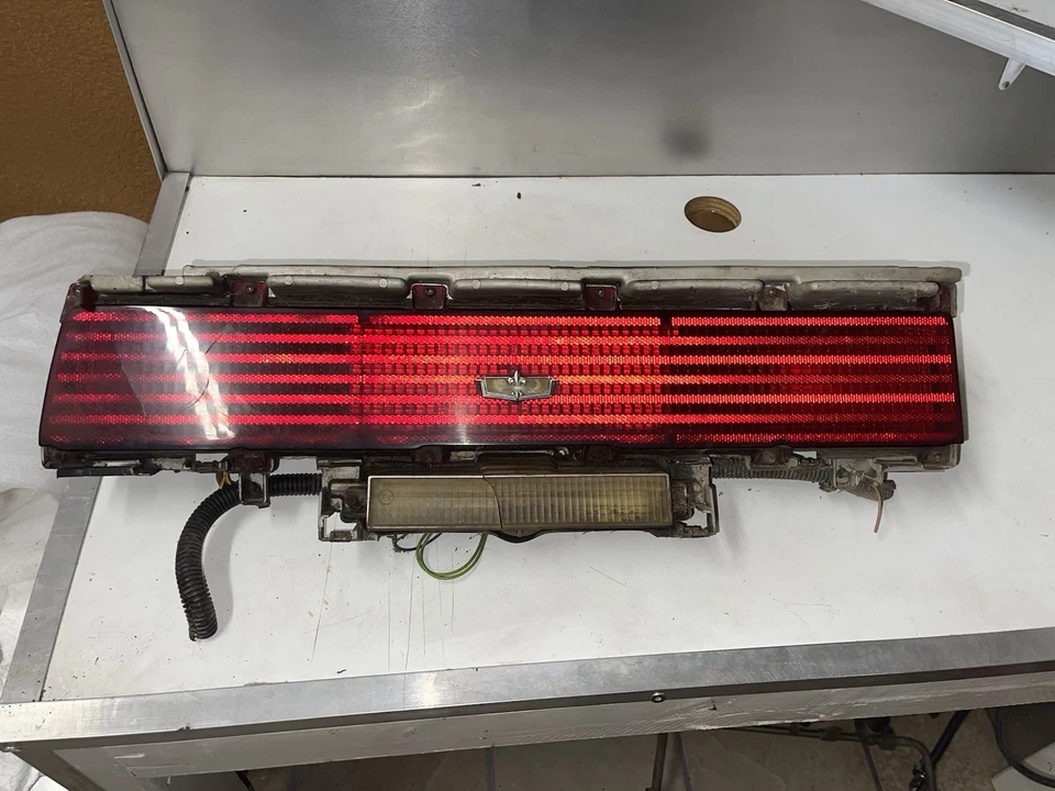 Caprice Classic 1979 luz trasera lateral izquierda + luz de marcha atrás OEM Foto 2 de 4