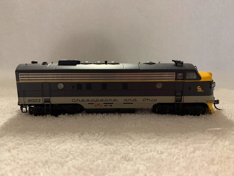Intermountain HO Scale C & O EMD FP7/F7B Diesel Locomotive Set DC Tested - Image 3 of 4