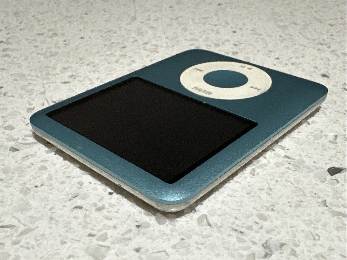 Apple iPod Nano 3rd Gen 8GB Blue Model A1236, 100% Original Parts